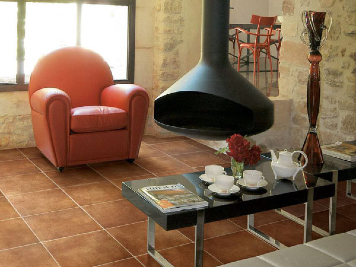 Posatore-piastrelle-in-cotto